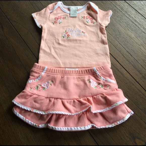 GUESS Baby Embroidered Ruffle Skort & Tee Set - Picture 2 of 5